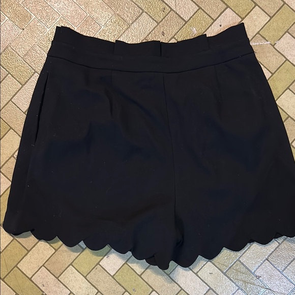 Black High Waist Shorts with Scalloped Hem - Picture 4 of 10
